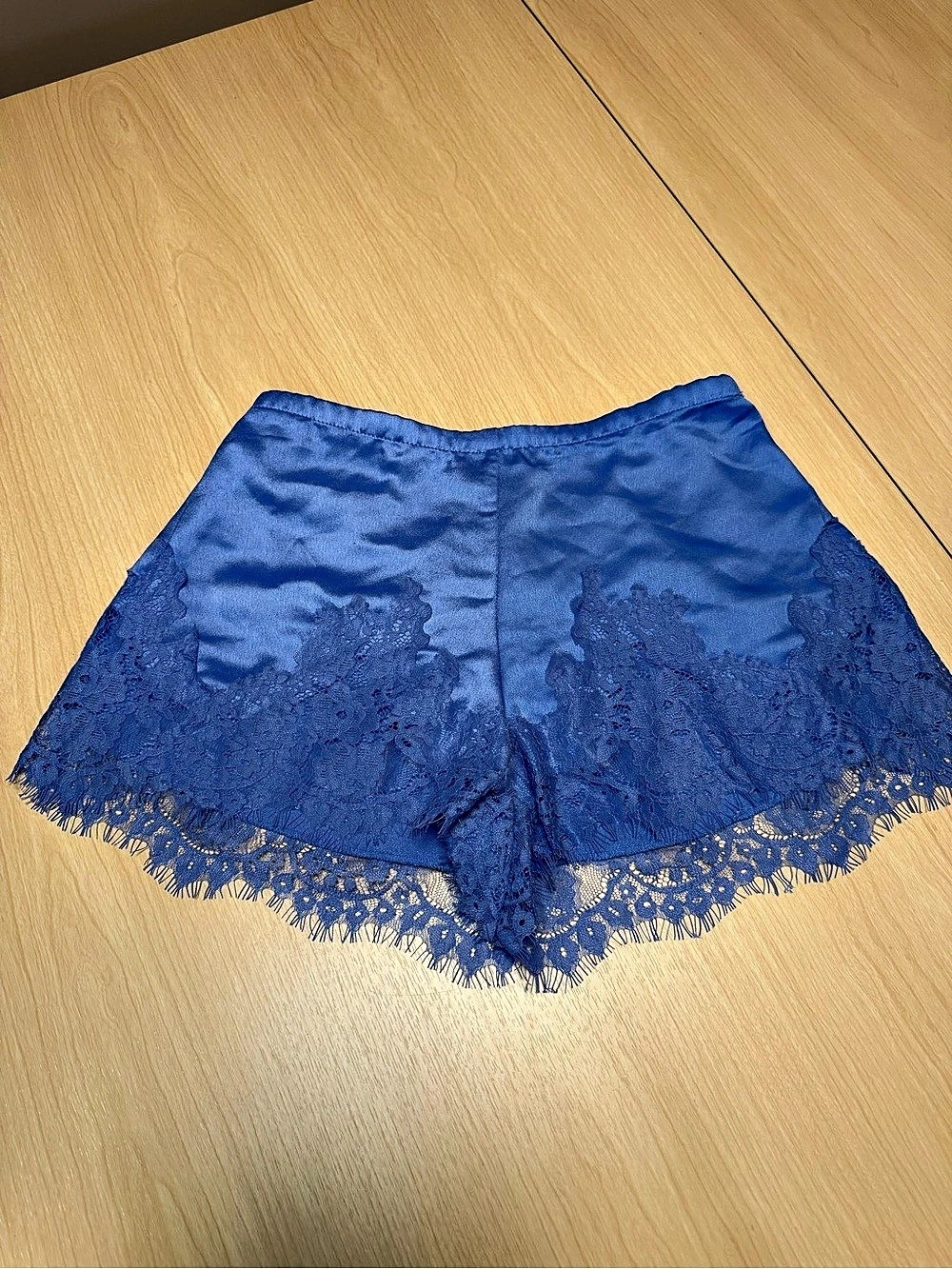 Brit The Label Satin Lace-Trim Shorts Blue XS